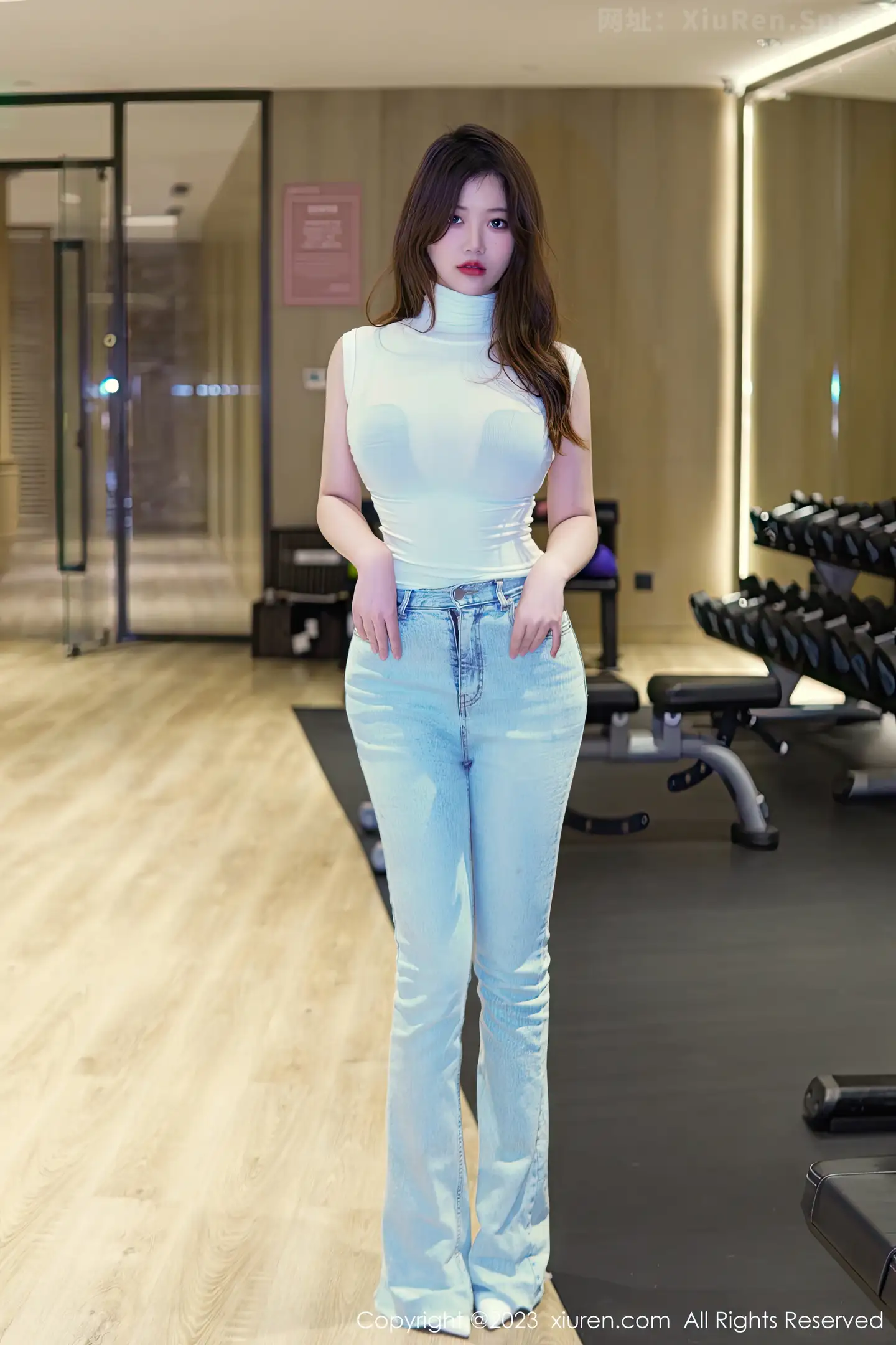 图片[4]-[Xiuren秀人网]2023.01.05 VOL.6092 laura阿姣 银色情趣镂空礼服裙加肉丝美腿性感写真集-秀人网官方网站